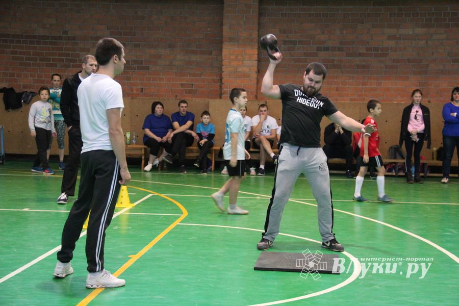 В Великих Луках прошли областные соревнования «Папа, мама, я - спортивная семья» (ФОТО)