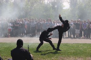 Спецназ «разгромил» на Дятлинке «банду»