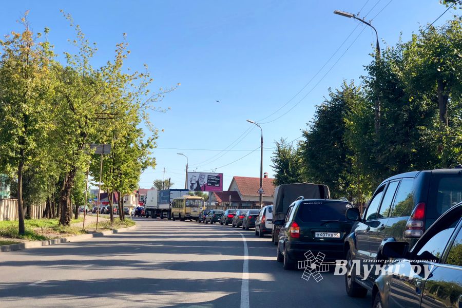 Фотофакт: город стоит в пробке