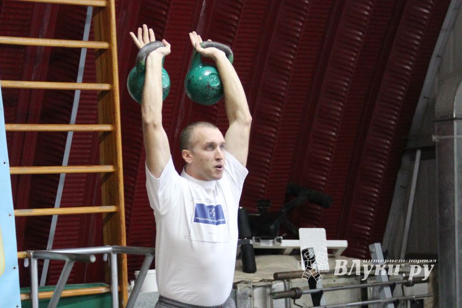 В Великих Луках прошла спартакиада по гиревому спорту среди предприятий и организаций города (фото)