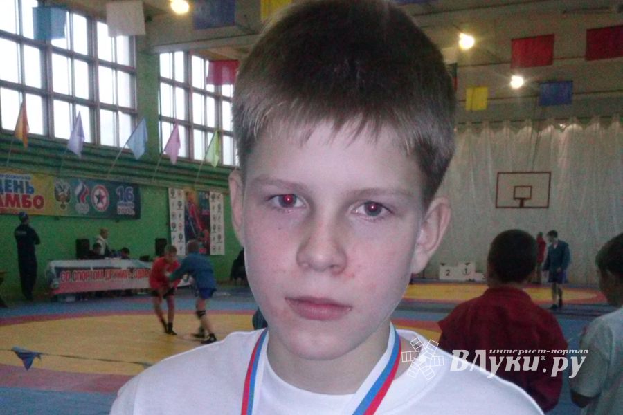 Юные великолучане привезли награды с соревнований по самбо (фото)