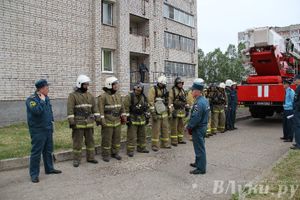 В Великих Луках прошли областные соревнования среди пожарных по спасению пострадавших