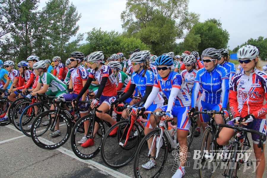 В Великих Луках состоялось награждение победителей Чемпионата России по велоспорту в парной гонке (фото)