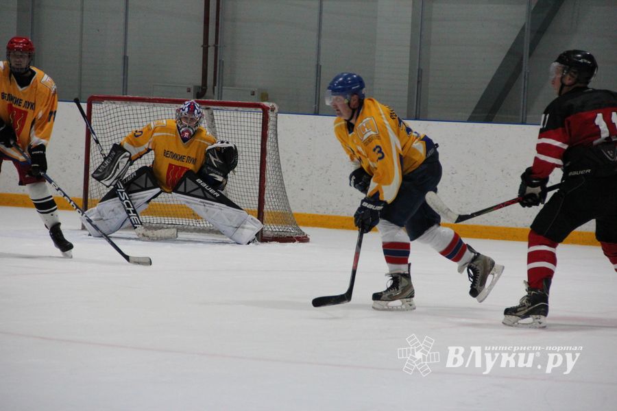 Хоккейные матчи чемпионатов города Великие Луки и Псковской области по хоккею прошли в СОК «Айсберг» (ФОТО)