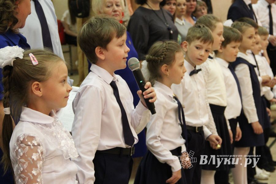В школе №13 прошел «Последний звонок» (ФОТО)