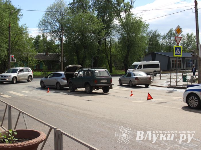 Пропускал полицию и получил удар сзади (ФОТО)