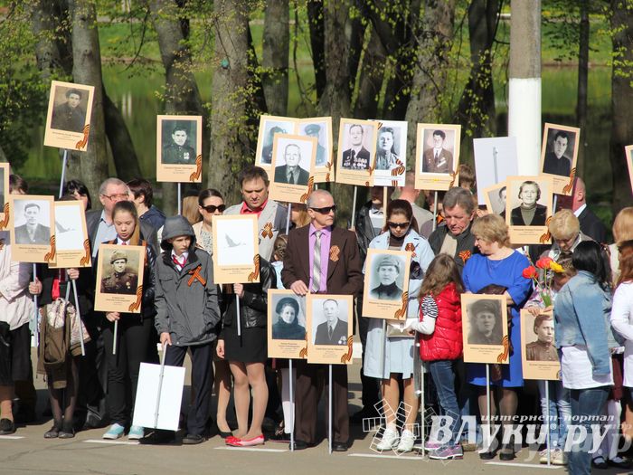 Парад Победы в Великих Луках (фото)