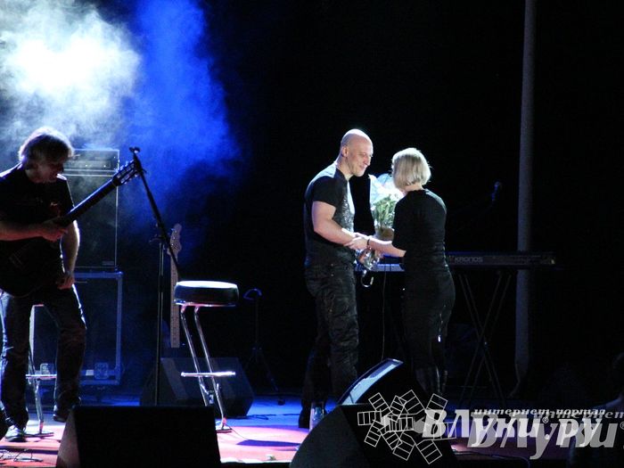 В Великих Луках состоялся концерт Дениса Майданова