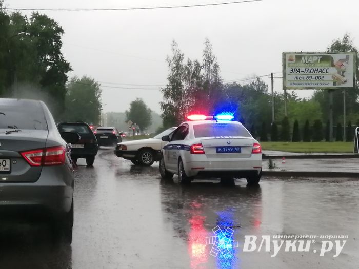 Из-за ДТП на Дружбе затруднено движение (ФОТО)