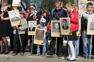 Парад Победы в Великих Луках (фото)