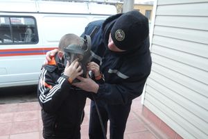 Воспитанник детского дома-школы побывал в гостях у великолукских спасателей (фото)