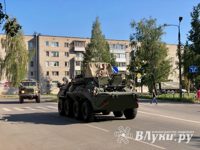 Фотофакт: на улицах города военная техника