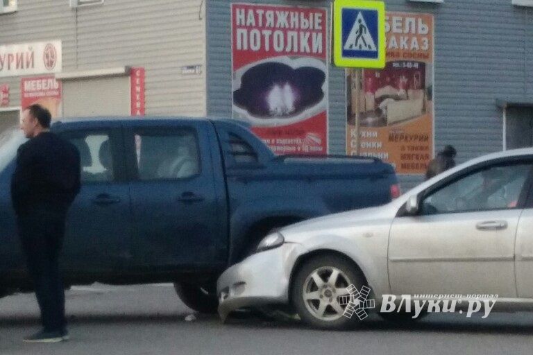 В Великих Луках произошло ДТП (ФОТО)
