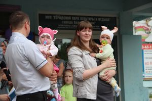 В Великих Луках чествовали близнецов (ФОТО)