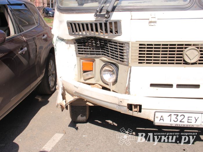 Фотофакт: ДТП на проспекте Гагарина в Великих Луках