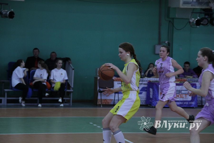 В Великих Луках состоялся финал «Кэс-Баскет»