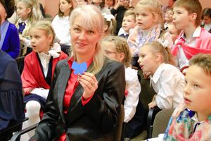 В Великих Луках поздравляют мам (ФОТО)