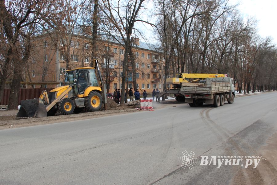 На пр. Гагарина идёт ремонт теплотрассы (ФОТО)