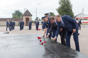 Медведев возложил цветы к памятнику десантникам 6-й роты (ФОТО)