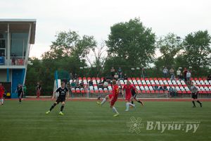 Матчи по футболу в рамках Первенства России проходят в Великих Луках (фото)