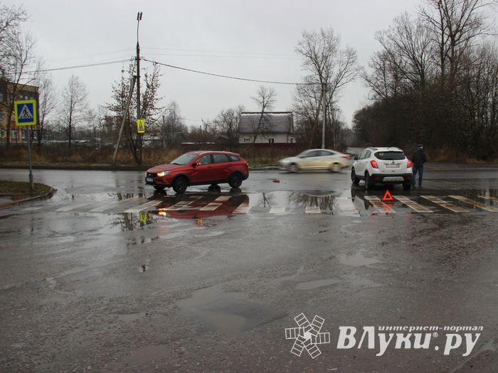 ДТП на проспекте Гагарина в Великих Луках (ФОТО)