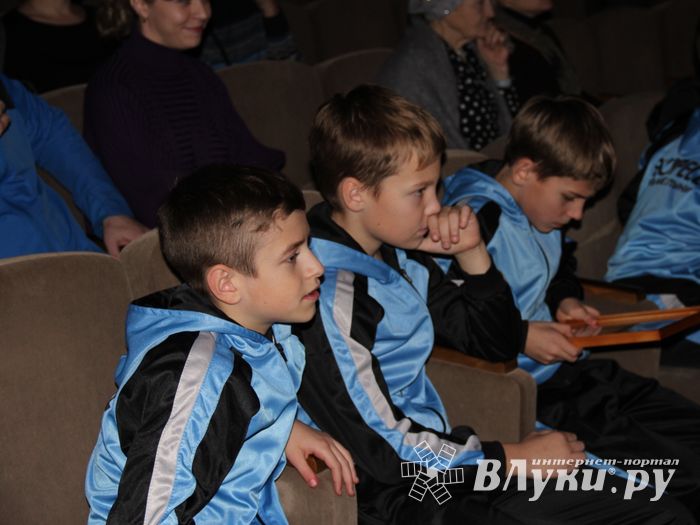 В Великих Луках наградили лучших спортсменов