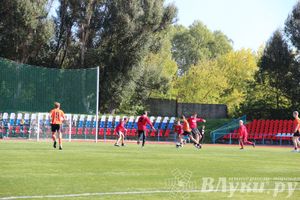 В Великих Луках стартовал открытый турнир по футболу
