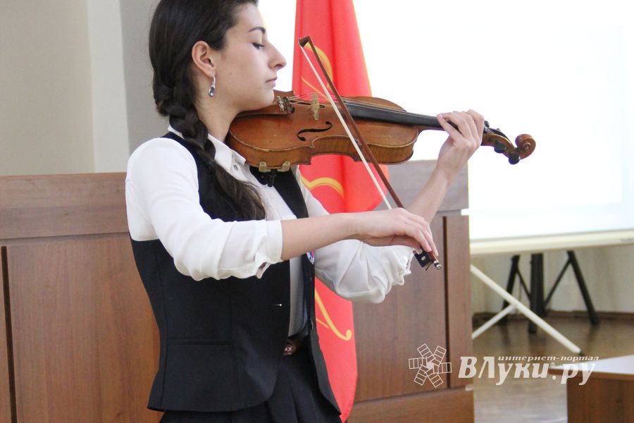 Великолукским школьникам вручили премию «Золотые паруса» (фото)