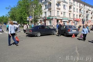 ДТП на перекрёстке проспектов Ленина и Октябрьского (ФОТО)