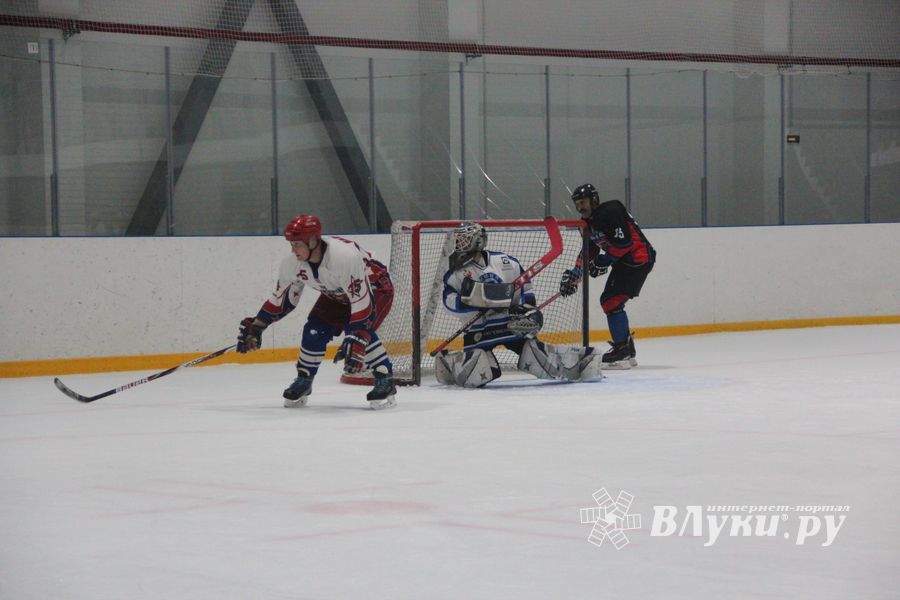 Две победы у великолукских хоккейных команд (ФОТО)