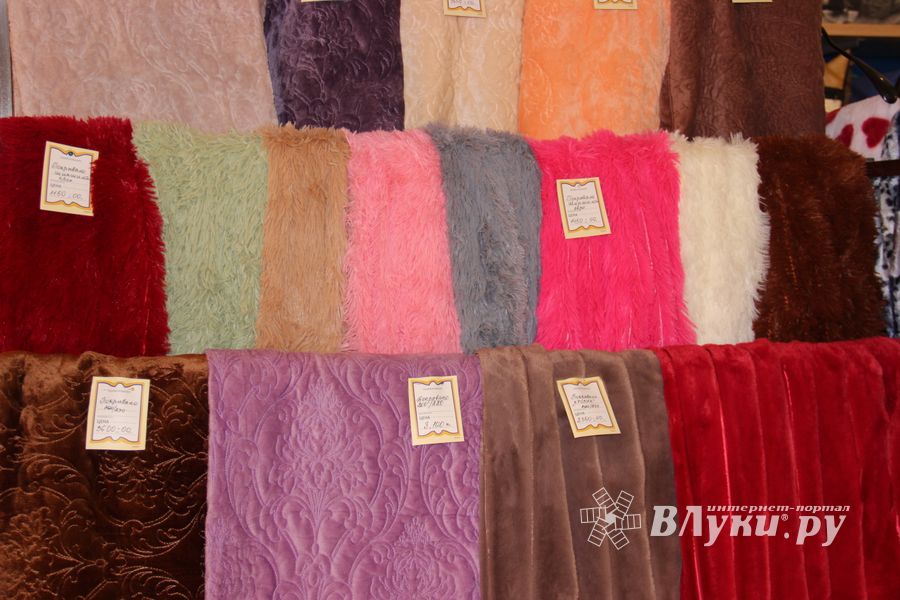 Кот Барон приготовил подарки для женщин