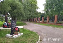 В аллее памяти 6-й роты появились именные таблички (ФОТО)