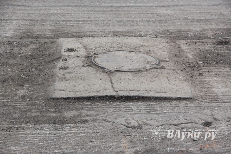 В Великих Луках загодя фрезеруют дороги (ФОТО)