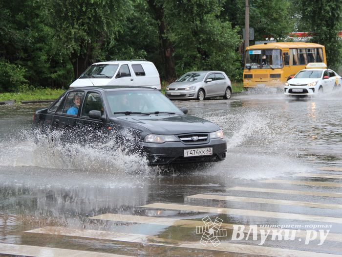 Великие Луки вновь подтопило (ФОТО; ВИДЕО)