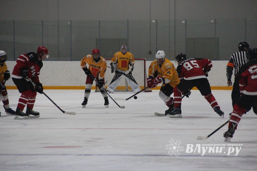 Хоккейные матчи чемпионатов города Великие Луки и Псковской области по хоккею прошли в СОК «Айсберг» (ФОТО)