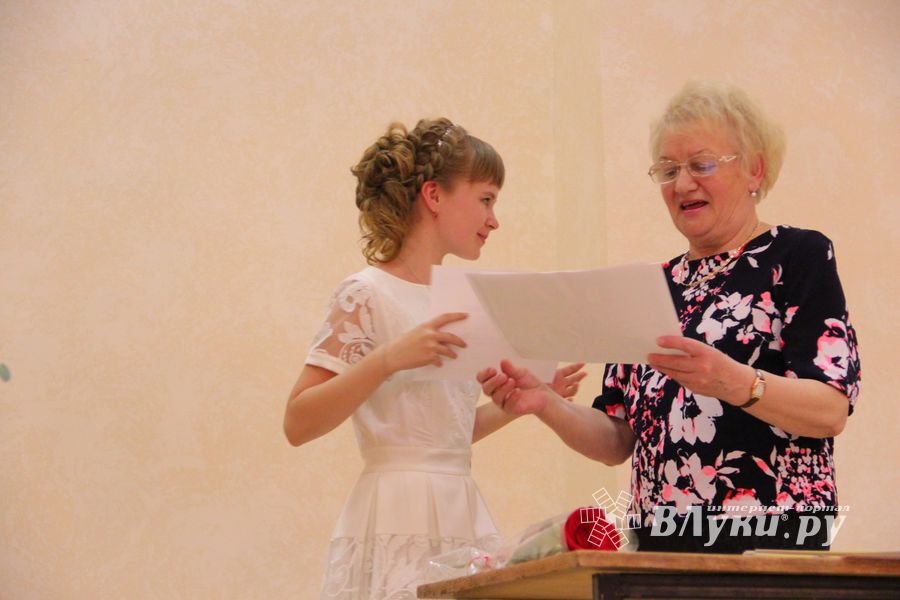 В школе №13 чествовали вчерашних учеников начальной школы (ФОТО)