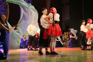 Юные артисты ГДК им. Ленина поздрвили пап с праздником (ФОТО)