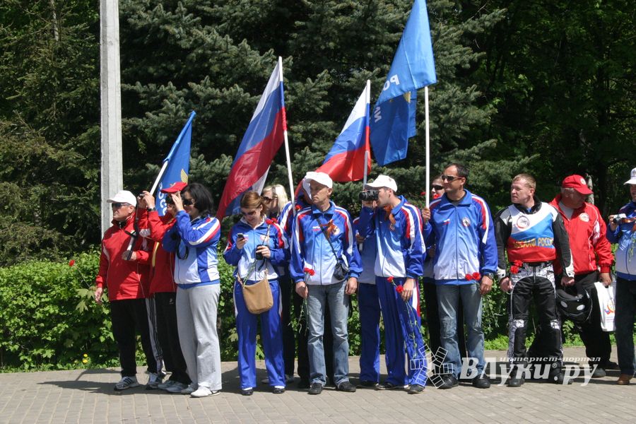 Члены Международный автопробега прибыли в Великие Луки 