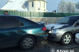 Движение на 3-й Ударной затруднено из-за ДТП (фото)