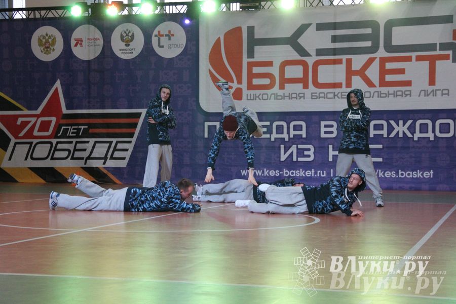 В Великих Луках прошли финальные игры Чемпионата ШБЛ «КЭС-БАСКЕТ» (фото)