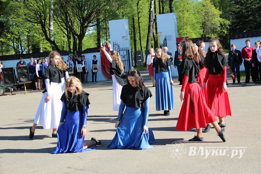 Юные великолучане почтили память бойцов Великой войны (ФОТО)
