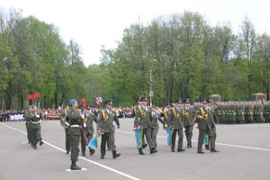 В Великих Луках прошел Военный парад