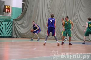 Команда «Экспресс» стала обладательницей Кубка г. Великие Луки по баскетболу
