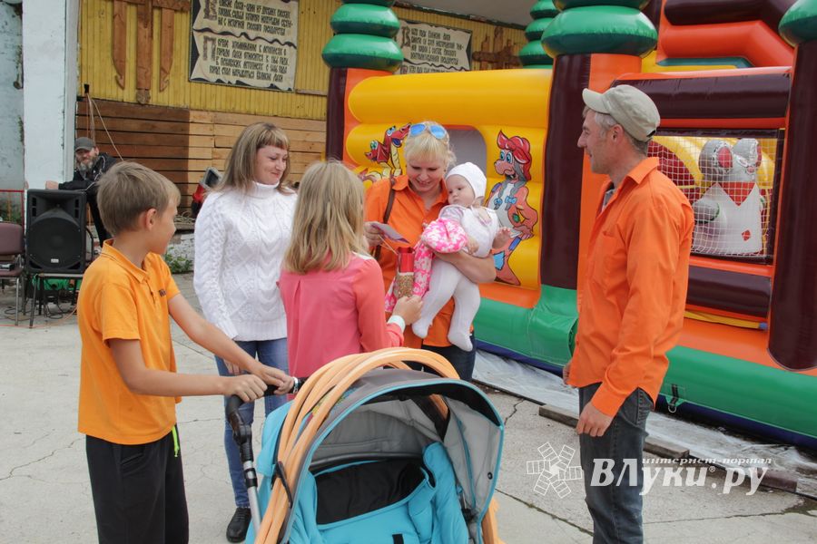 «Парад детских колясок» в День семьи, любви и верности (ФОТО)