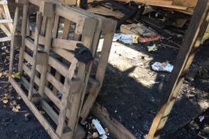 В Великих Луках сгорел торговый павильон (фото)