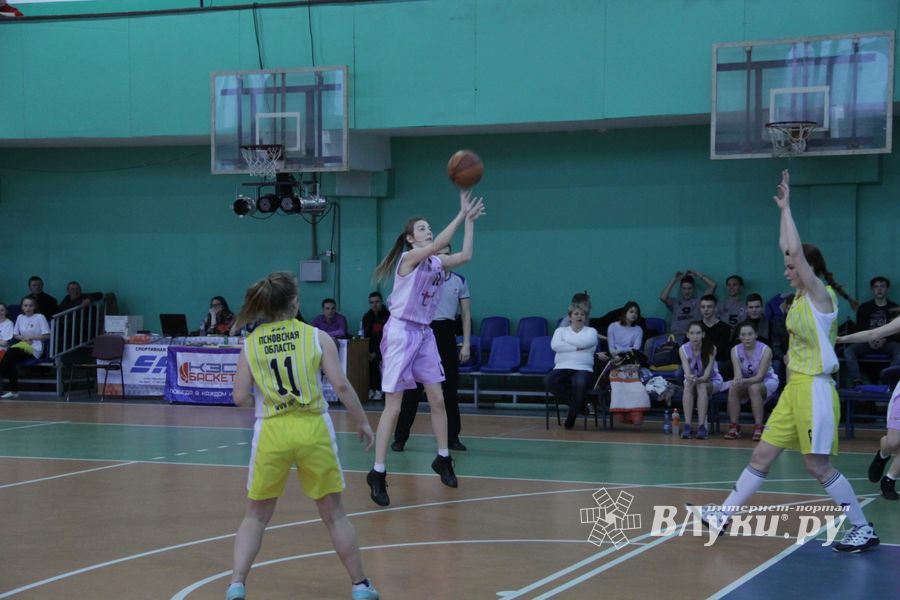 В Великих Луках состоялся финал «Кэс-Баскет»
