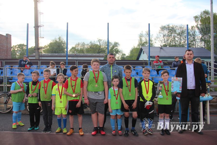 В Великих Луках прошёл Чемпионат по дворовому футболу (ФОТО)