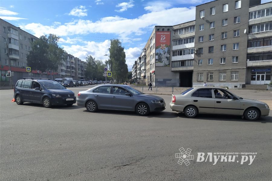 Тройное ДПТ произошло в Великих Луках (ФОТО)
