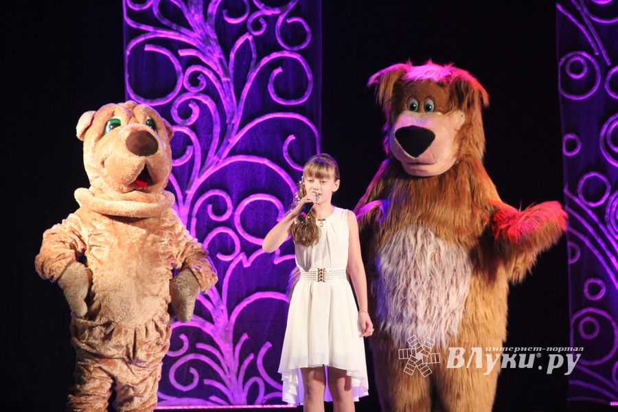 Юные артисты ГДК им. Ленина поздравили мам с праздником (ФОТО)