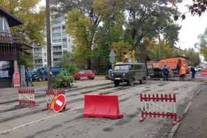 На ул. Вокзальная прорвало водопровод — дорога перекрыта (ФОТО)